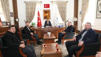GENÇ VE YÖNETİMİNDEN BAŞKAN KARGI’YA ZİYARET