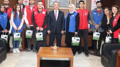 GENÇLİK MERKEZİ TEMSİLCİLERİNDEN REKTÖR ELMACI’YA ZİYARET