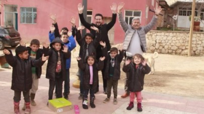 GEYDOĞAN KÖYÜNDEKİ BÜTÜN ÇOCUKLARI MUTLU ETTİLER