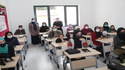 GÖÇMENLER TÜRKÇE ÖĞRENİYOR