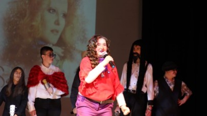 GÖSTERİLERİ TAKDİR TOPLADI