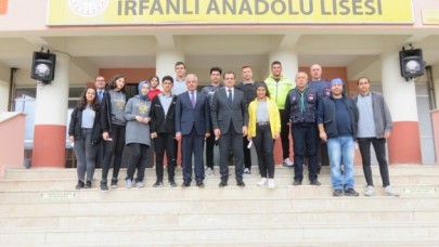 GÜLDOĞAN’DAN ÖĞRENCİLERE KİTAP HEDİYESİ