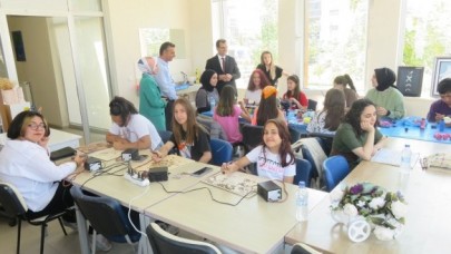 GÜLDOĞAN, YAZ OKULUNU ZİYARET ETTİ