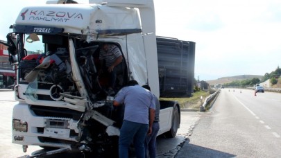 HAVZA YOLUNDA KAZA 4 YARALI