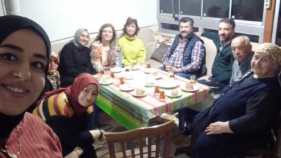 Her Akşam Bir Haneye Konuk Oluyorlar