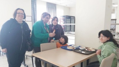 HER ZAMAN YANINIZDAYIM