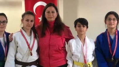 HÖKELEK’İN ÖĞRENCİLERİ GRUPLARDA