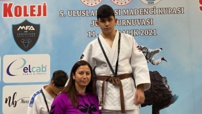 HÖKELEK YİNE ŞAŞIRTMADI