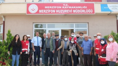 HUZUREVİ SAKİNLERİNİ ZİYARET ETTİLER