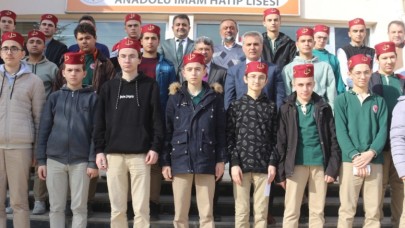 İHL ÖĞRENCİLERİ UMRE YOLCULUĞUNA UĞURLANDI