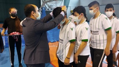İLÇENİN SPOR ENLERİ ÖDÜLLERİNİ ALDILAR