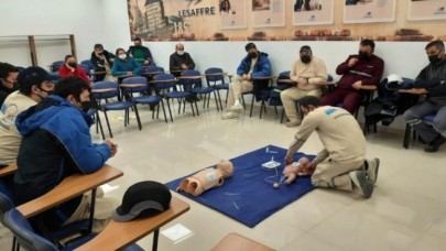 İLK YARDIM EĞİTİMLERİ DEVAM EDİYOR