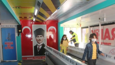 İLKOKUL ÖĞRENCİLERİ "MOBİL TIR'DA" TRAFİK EĞİTİMİ ALDI