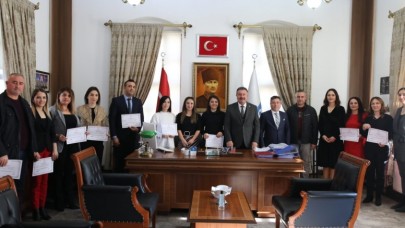 İŞARET DİLİ ÖĞRENEN PERSONELE SERTİFİKALARI TESLİM EDİLDİ