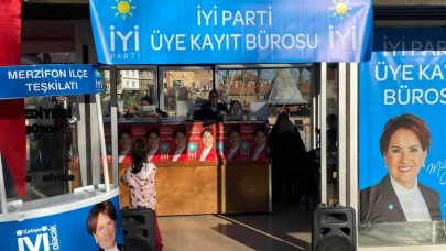 İYİ PARTİ DE ÜYE KAYIT STANDI AÇTI