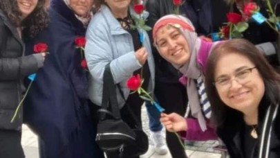 İYİ PARTİ’DEN GÜLLÜ KUTLAMA