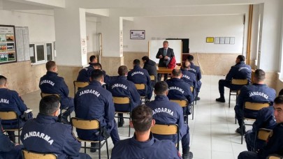 JANDARMA PERSONELİNE TEMEL AFET VE FARKINDALIK EĞİTİMİ VERİLDİ
