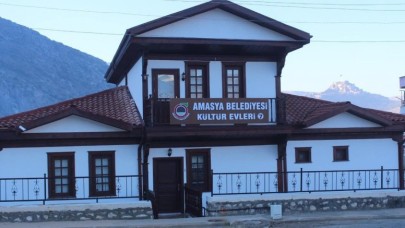 KADINLAR KÜLTÜR EVLERİNDE, ÜRETEREK EKONOMİYE KATKI SAĞLIYOR