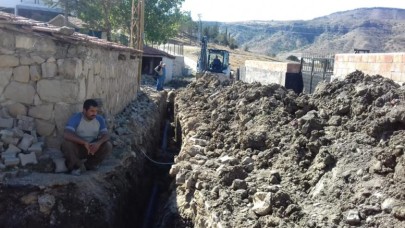KARŞIYAKA KÖYÜ İÇME SUYU ŞEBEKE YENİLEME ÇALIŞMALARI DEVAM EDİYOR
