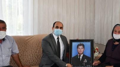 KAYMAKAM ALTINÖZ ŞEHİT AİLELERİNİ ZİYARET ETTİ
