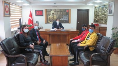 KAYMAKAM GÜLDOĞAN, ŞAMPİYONU TEBRİK ETTİ