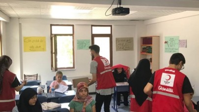 KIZILAY’DAN KEK VE MEYVE SUYU İKRAMI