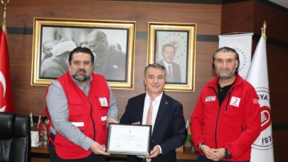 KIZILAY’DAN KURUMSAL BAĞIŞÇI MADALYASI