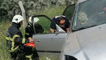 KONTROLDEN ÇIKAN ARAÇ TARLAYA UÇTU