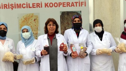 KOOPERATİFLE GÜÇLERİNİ BİRLEŞTİREN KADINLAR YÖRESEL ÜRÜNLERE DEĞER KATIYOR