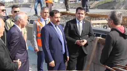 KÖPRÜ İNŞAATINDA İNCELEME YAPTI