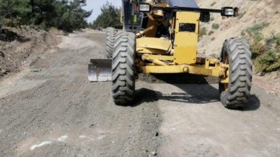 KÖYİÇİ YOLLARINDA ÇALIŞMALAR SÜRÜYOR
