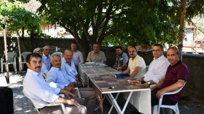 KÖYLERDE SORUNLARI DİNLEDİ