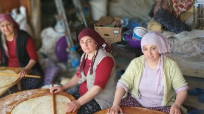 KÖYLÜ KADINLARIN İMECE USULÜ KIŞ HAZIRLIĞI