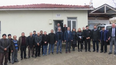 KÖYLÜNÜN SORUNLARINI DİNLEDİ