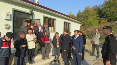 KÖYLÜNÜN TALEPLERİNİ YERİNDE DİNLEDİ