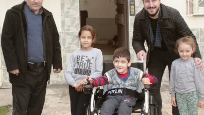KÜÇÜK AYBERK’İN TEKERLEKLİ SANDALYE HAYALİ GERÇEK OLDU