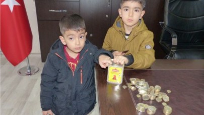 KUMBARADAKİ PARALARINI DEPREMZEDELERE BAĞIŞLADILAR
