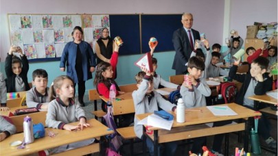 KUMBARALARINDAKİ PARALARI DEPREM BÖLGESİNE BAĞIŞLADILAR