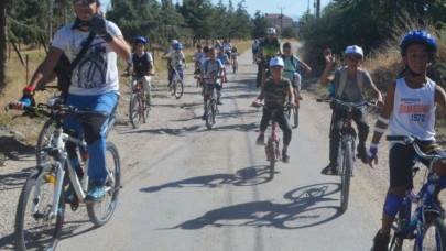 KÜRESEL İKLİM DEĞİŞİKLİĞİNE PEDAL ÇEVİREREK DİKKAT ÇEKTİLER