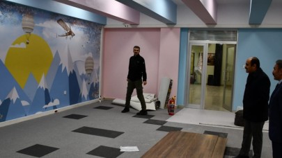 KÜTÜPHANEDE YENİLEME ÇALIŞMASI DEVAM EDİYOR