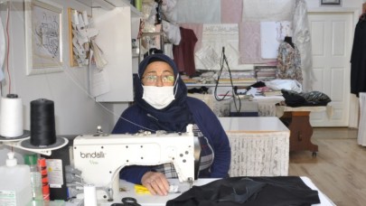 MESLEĞİNİ SEVEREK YAPIYOR