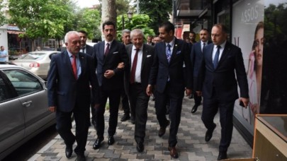 MHP HEYETİ ESNAFIN DERDİNİ DİNLEDİ