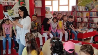 MİNİK ÖĞRENCİLER KÜTÜPHANEYİ TANIDI