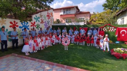 MİNİKLERİN BAYRAM COŞKUSU