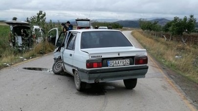 MOBİL AŞI EKİBİ KAZA YAPTI 3 KİŞİ YARALANDI