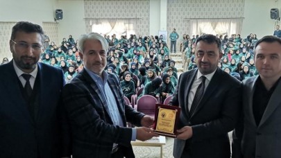 MÜFTÜ AYVAZ, ÖĞRENCİLERE KONFERANS VERDİ