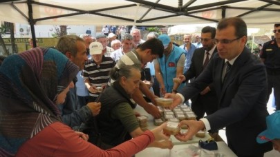 MÜFTÜLÜKTEN VATANDAŞLARA AŞURE İKRAMI