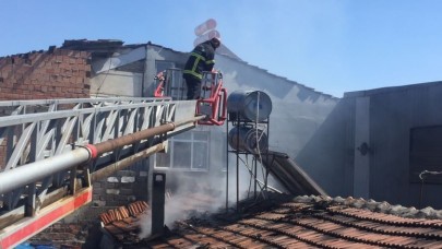 MÜSTAKİL EV YANGINDA KULLANILAMAZ HALE GELDİ