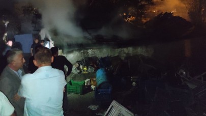 MÜŞTEMİLATTA ÇIKAN YANGIN EVLERE SIÇRAMADAN SÖNDÜRÜLDÜ