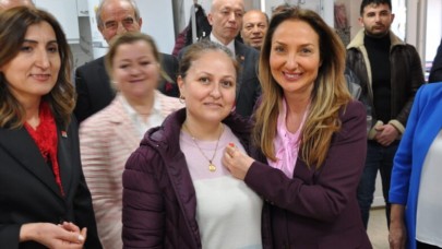 Nazlıaka, Yeni Üyelere Rozet Taktı